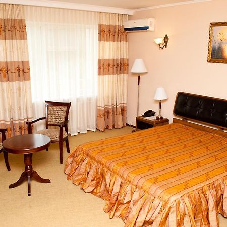 Dostyk Hotel Simkent Buitenkant foto