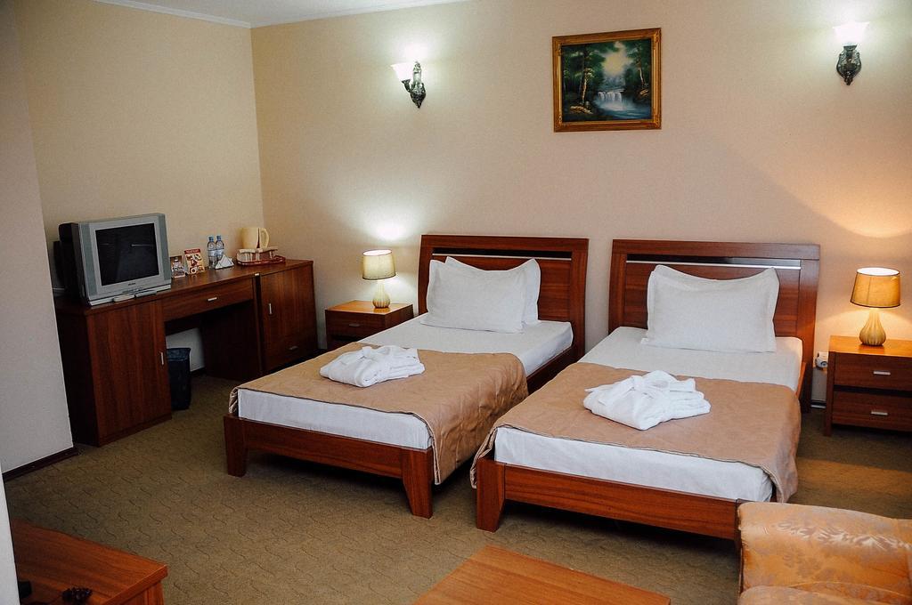 Dostyk Hotel Simkent Buitenkant foto