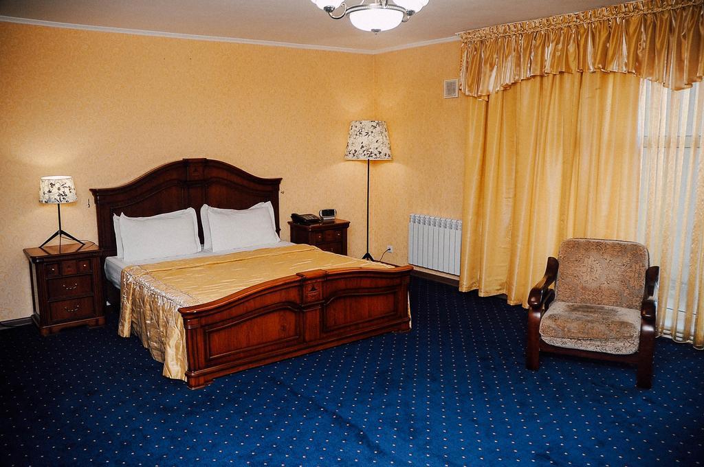 Dostyk Hotel Simkent Buitenkant foto