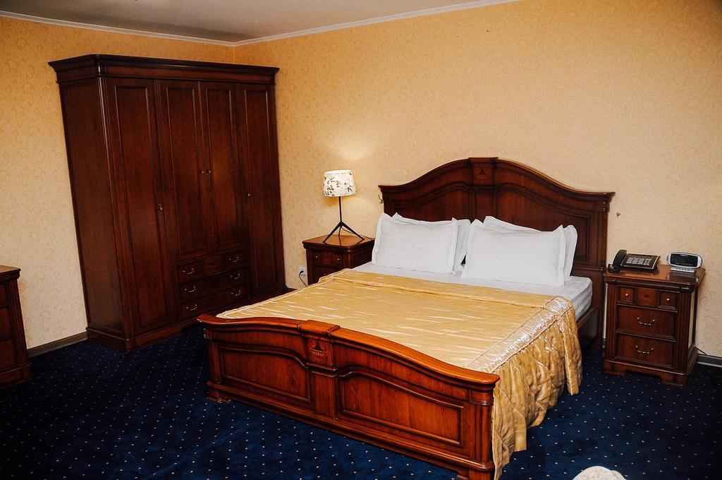 Dostyk Hotel Simkent Buitenkant foto