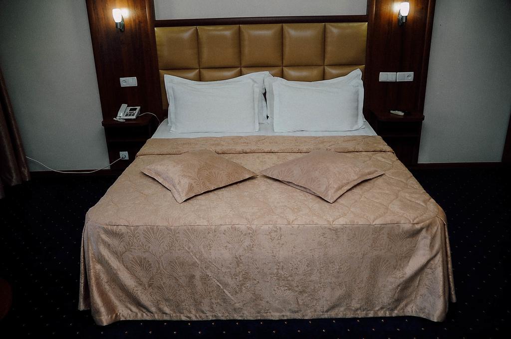 Dostyk Hotel Simkent Buitenkant foto