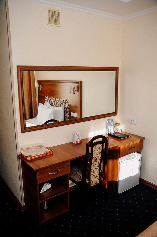 Dostyk Hotel Simkent Buitenkant foto
