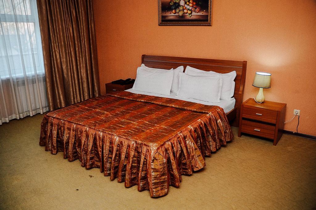 Dostyk Hotel Simkent Buitenkant foto