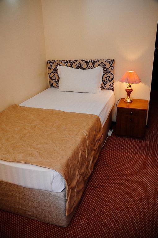 Dostyk Hotel Simkent Buitenkant foto