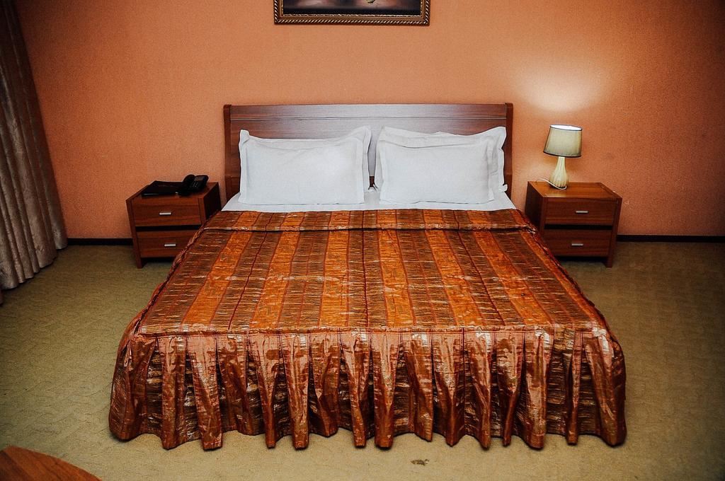 Dostyk Hotel Simkent Buitenkant foto