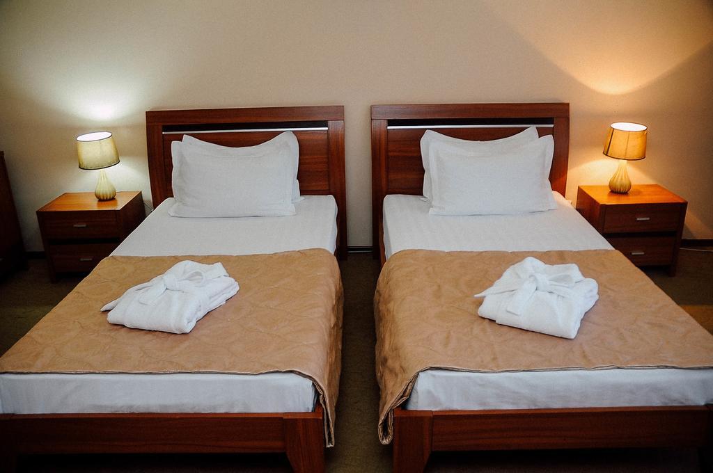 Dostyk Hotel Simkent Buitenkant foto