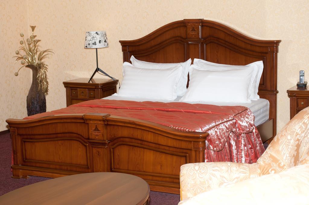 Dostyk Hotel Simkent Buitenkant foto