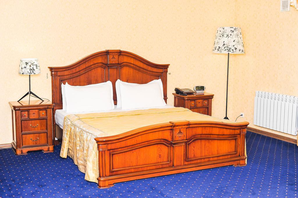 Dostyk Hotel Simkent Buitenkant foto