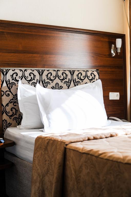 Dostyk Hotel Simkent Buitenkant foto