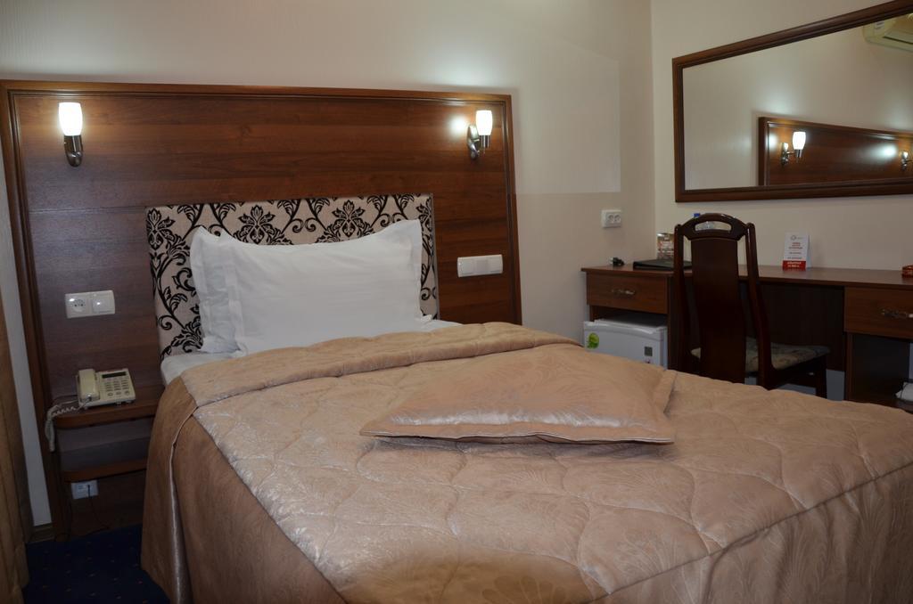 Dostyk Hotel Simkent Buitenkant foto