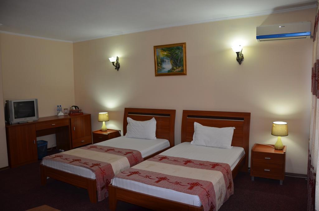 Dostyk Hotel Simkent Buitenkant foto