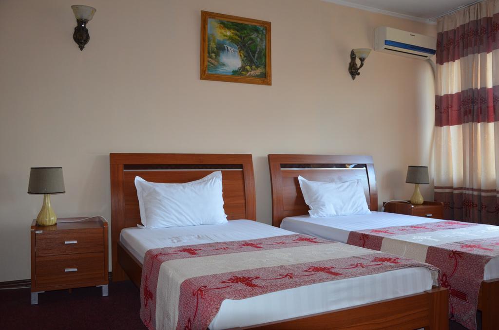 Dostyk Hotel Simkent Buitenkant foto