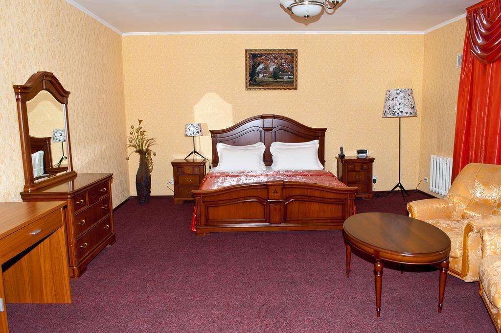 Dostyk Hotel Simkent Buitenkant foto