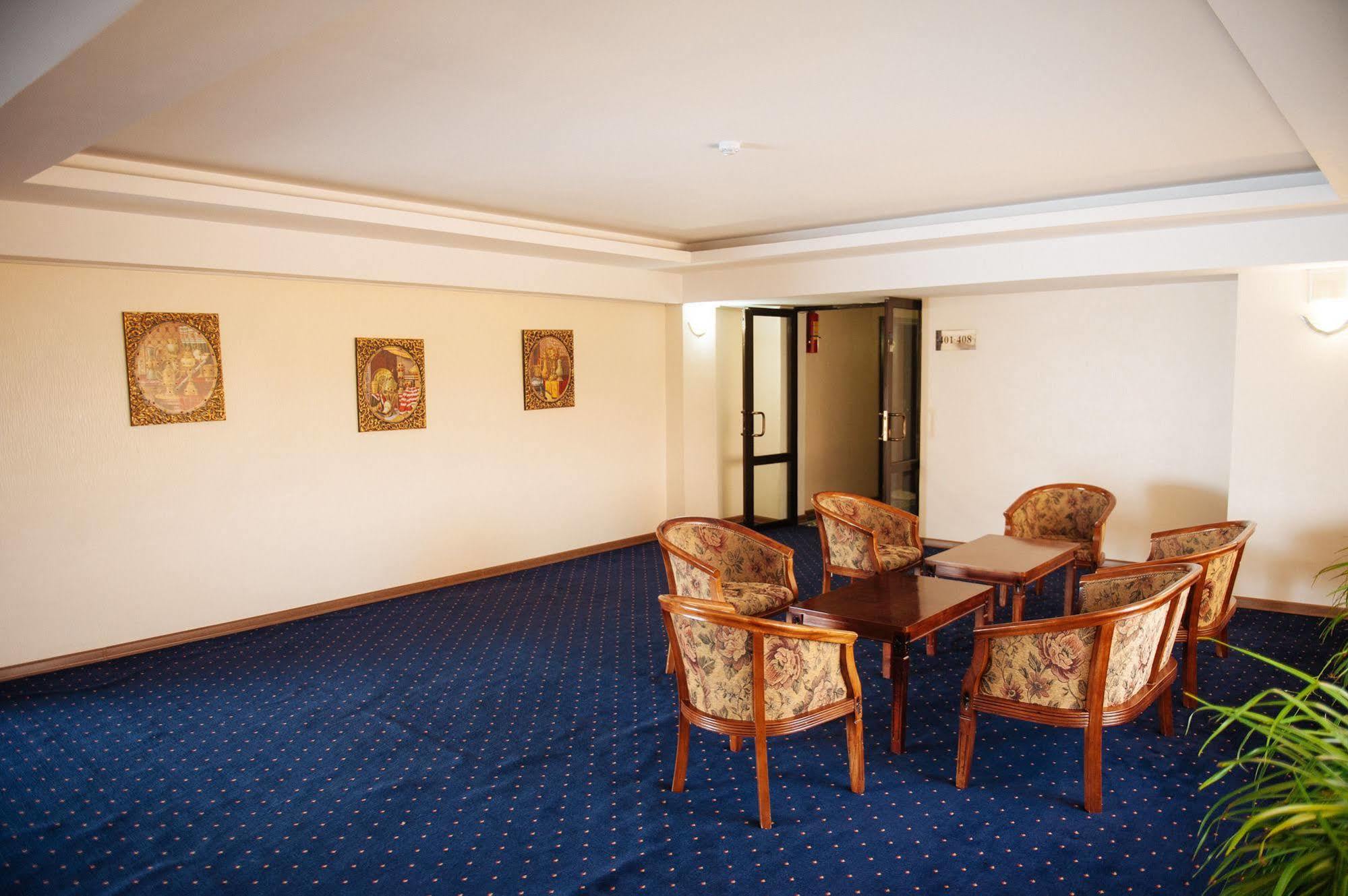 Dostyk Hotel Simkent Buitenkant foto