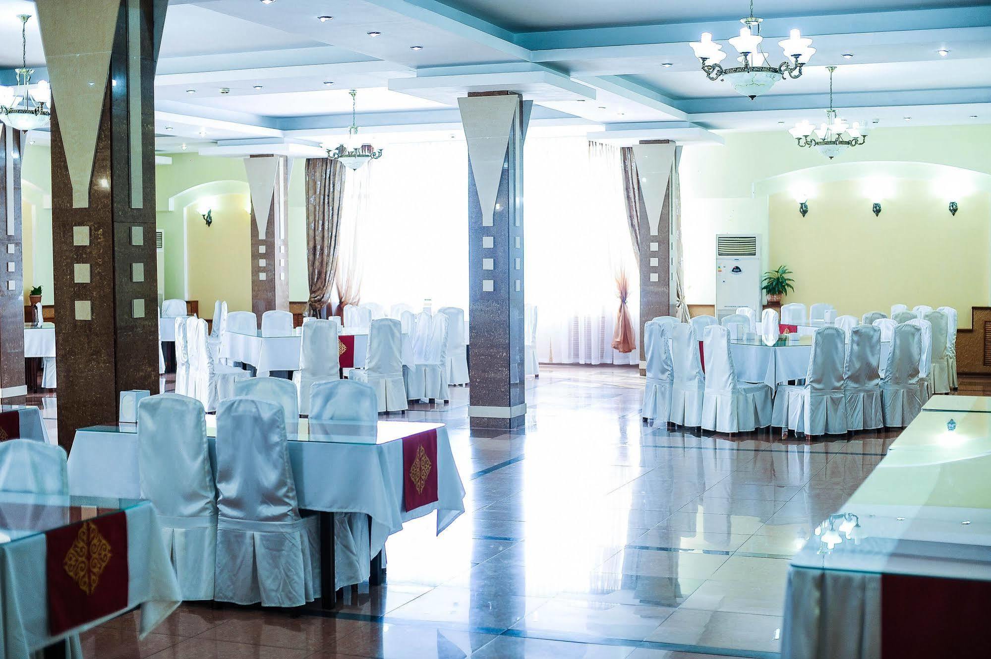 Dostyk Hotel Simkent Buitenkant foto