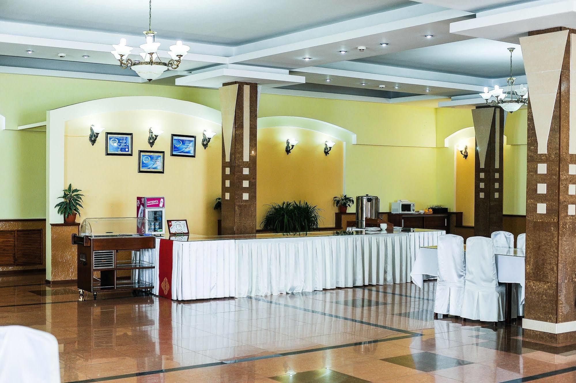 Dostyk Hotel Simkent Buitenkant foto