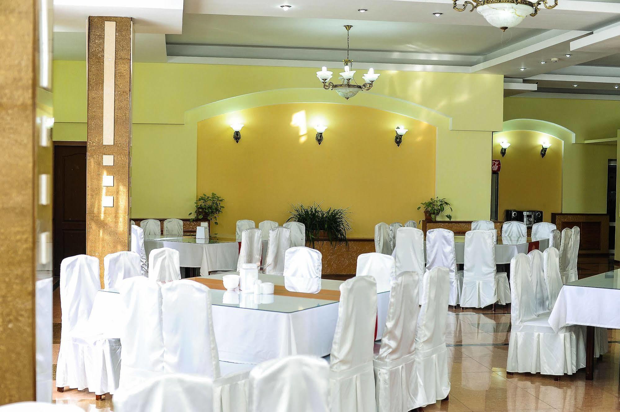 Dostyk Hotel Simkent Buitenkant foto