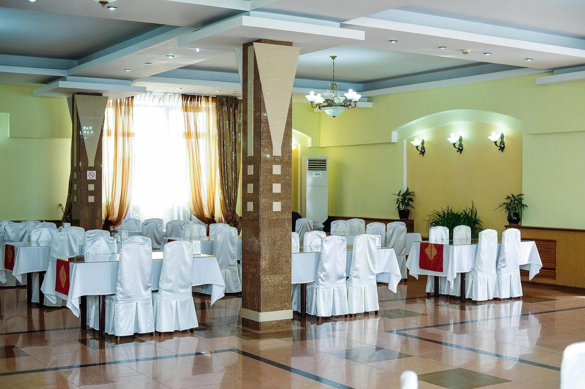 Dostyk Hotel Simkent Buitenkant foto