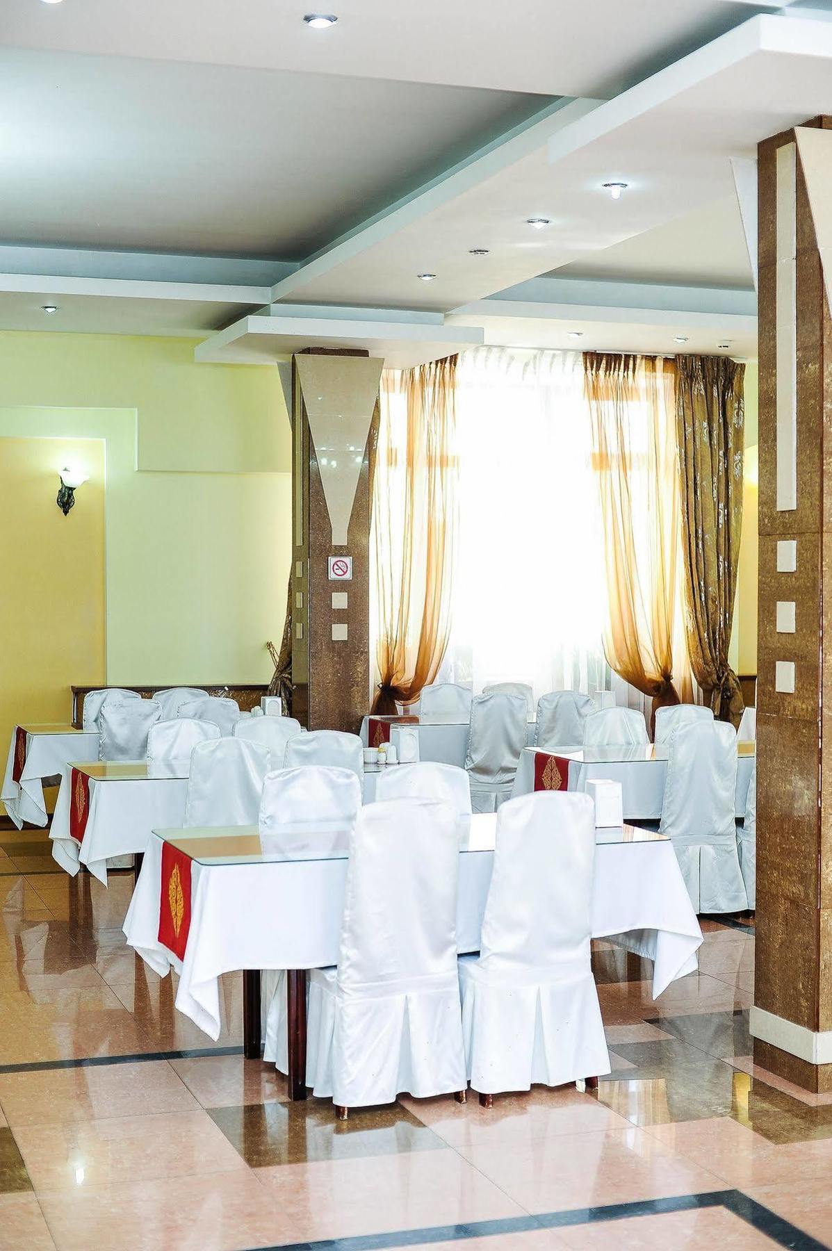 Dostyk Hotel Simkent Buitenkant foto