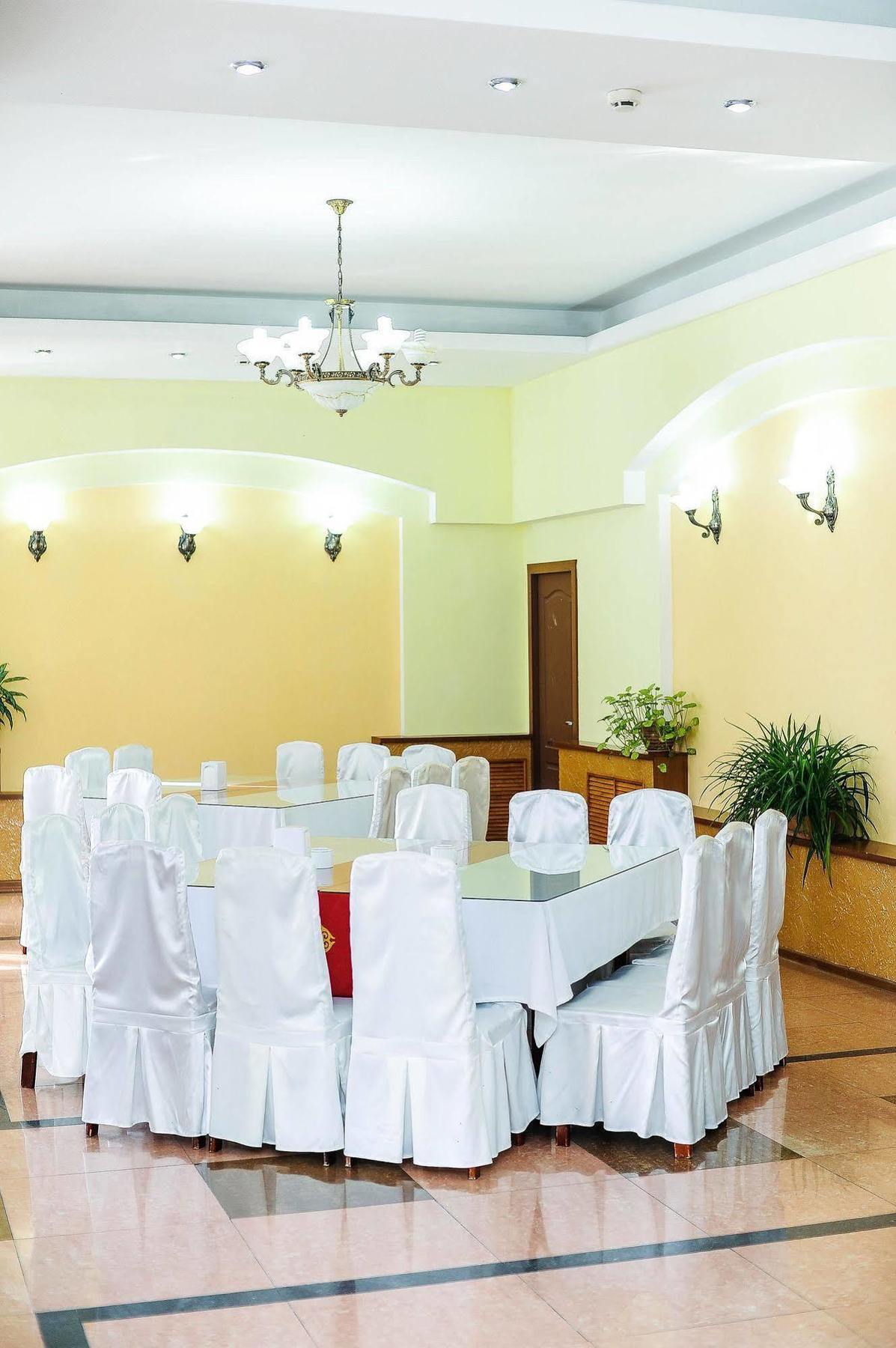 Dostyk Hotel Simkent Buitenkant foto