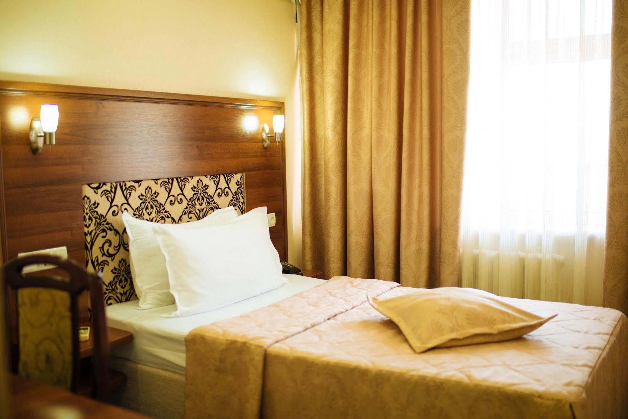 Dostyk Hotel Simkent Buitenkant foto