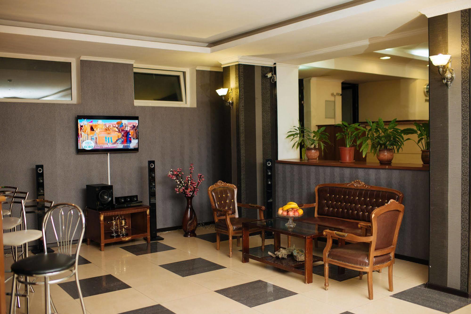 Dostyk Hotel Simkent Buitenkant foto