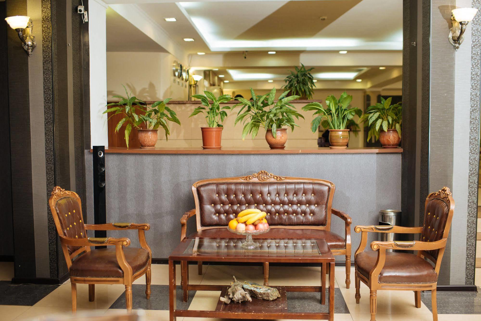 Dostyk Hotel Simkent Buitenkant foto