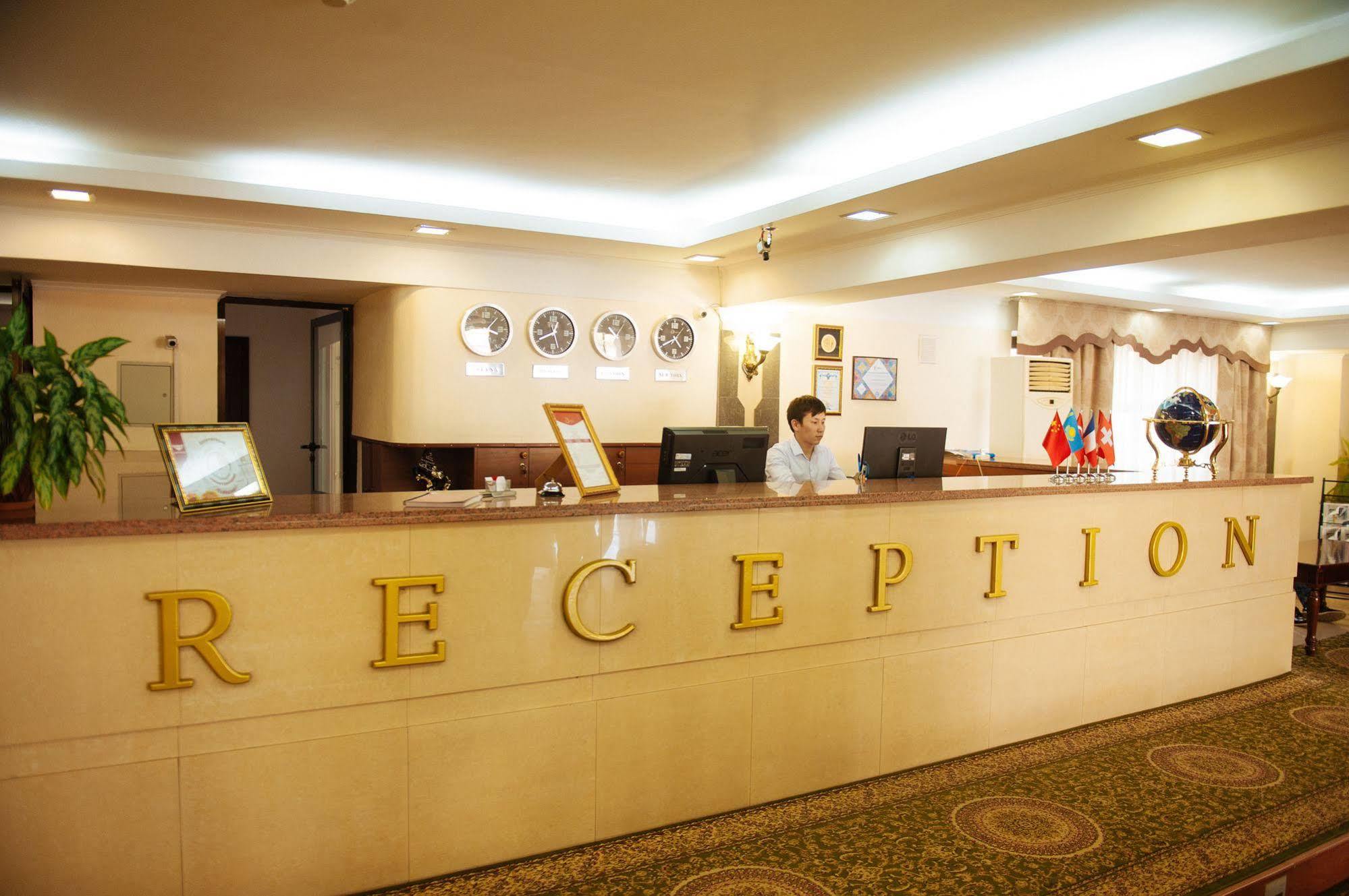 Dostyk Hotel Simkent Buitenkant foto
