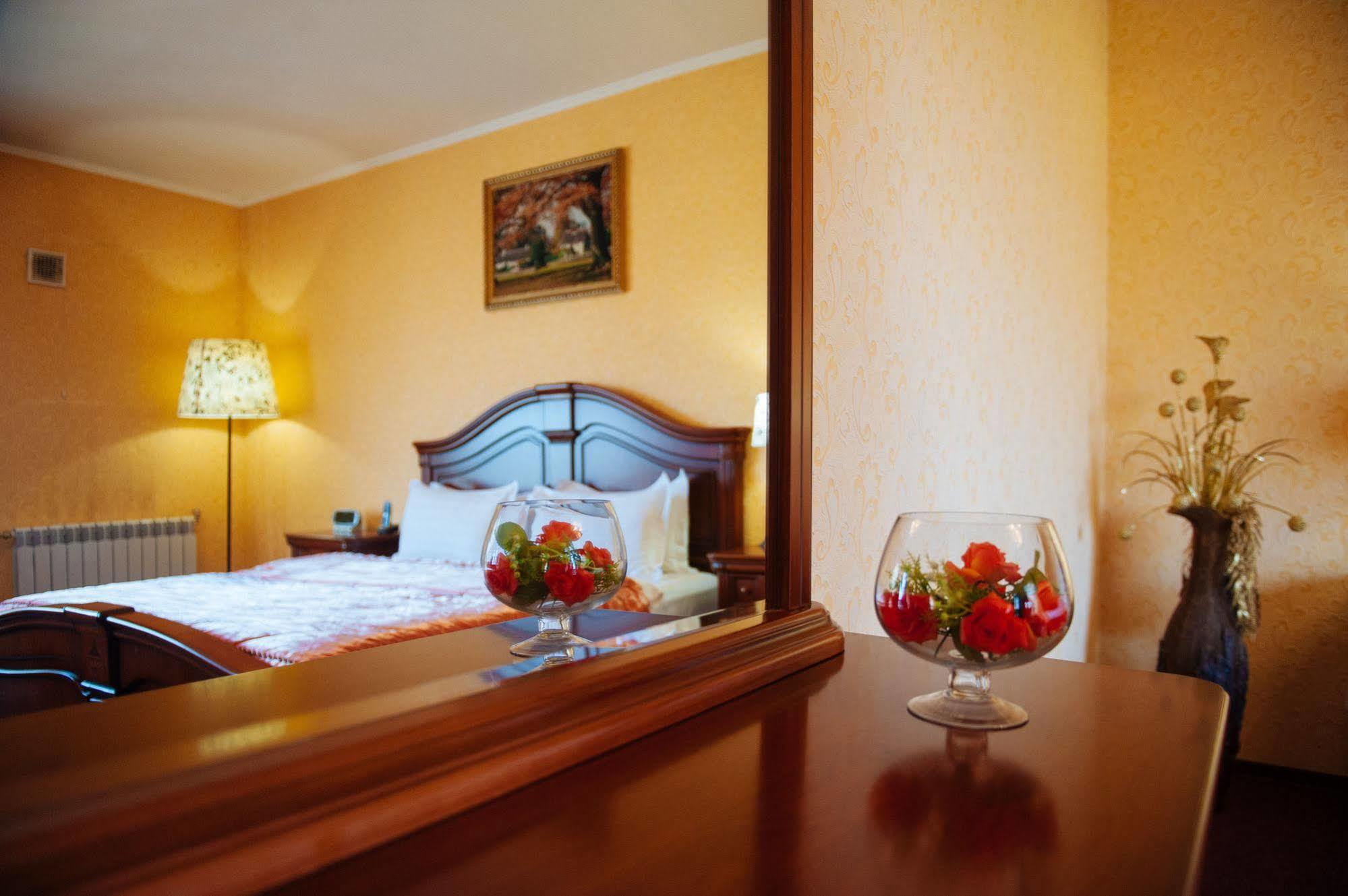 Dostyk Hotel Simkent Buitenkant foto
